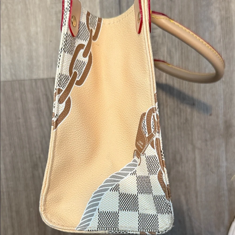 Louis Vuitton OnTheGo MM - Picture 10 of 16